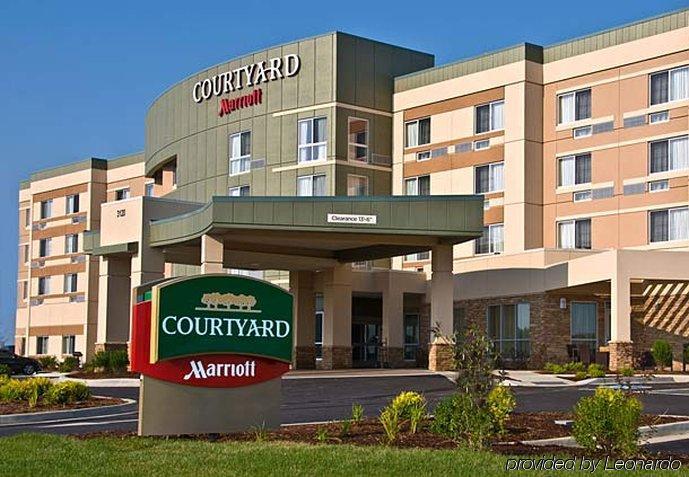 Courtyard Lincoln Downtown Hotel Bagian luar foto